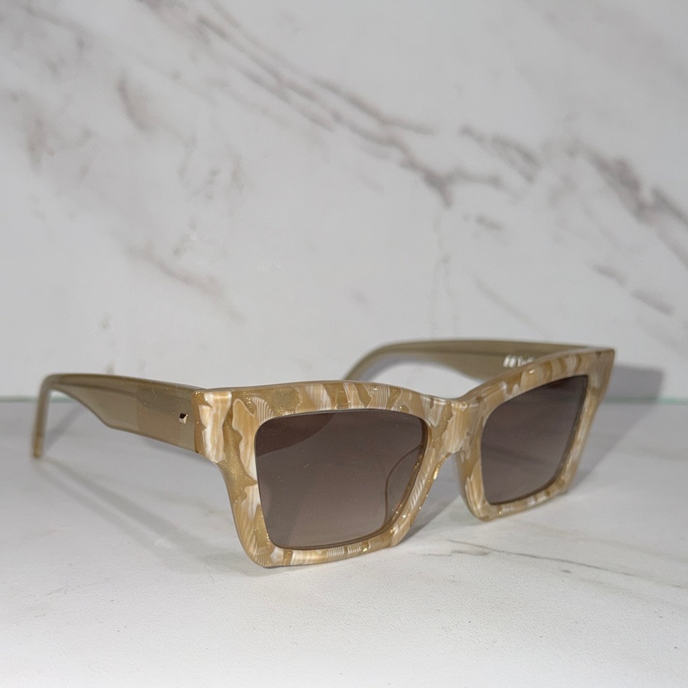 NEW le specs hero alt fit gold seashell glitter sunglasses